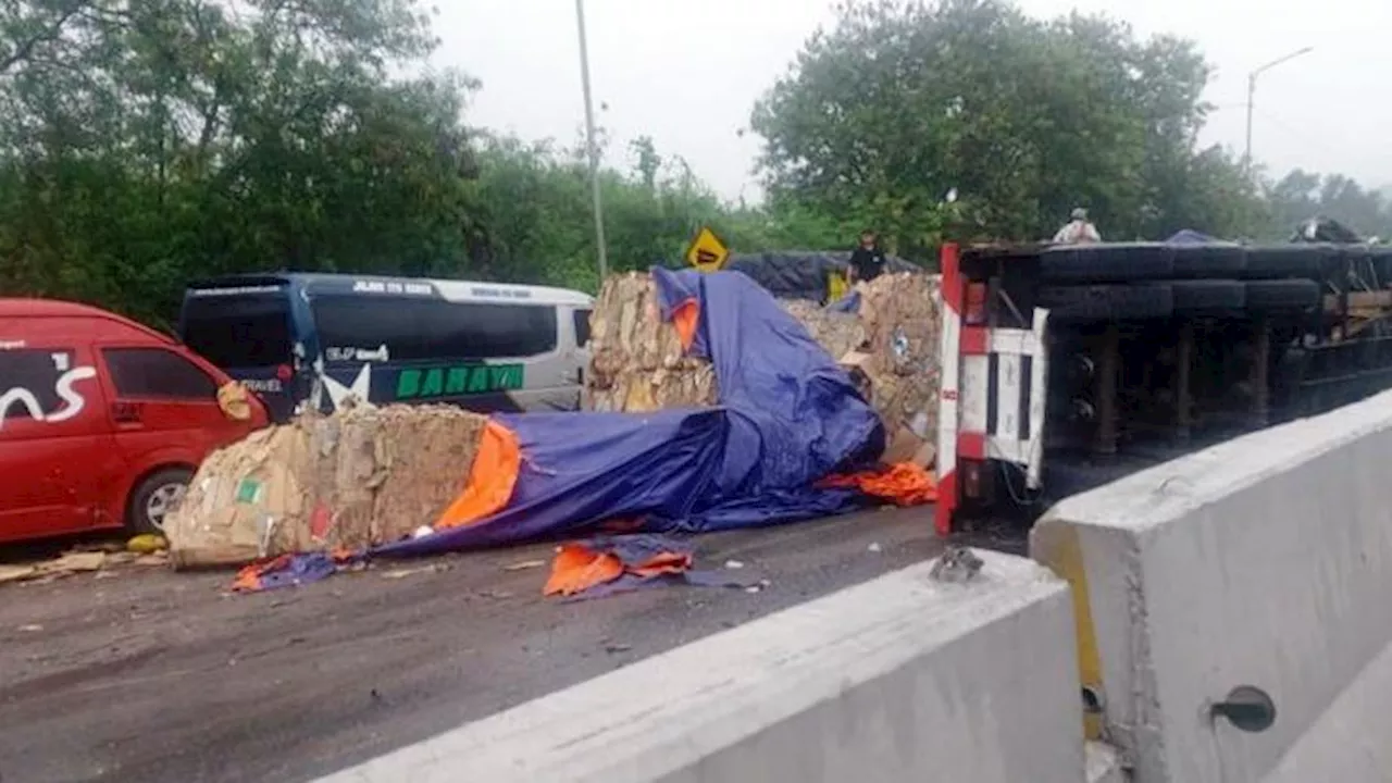 Rem Truk Blong Diduga Jadi Penyebab Kecelakaan Beruntun di KM 92 Tol Cipularang