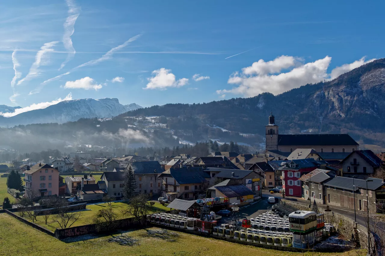 Haute-Savoie : trois enfants retrouvés morts dans une maison, leur mère recherchée