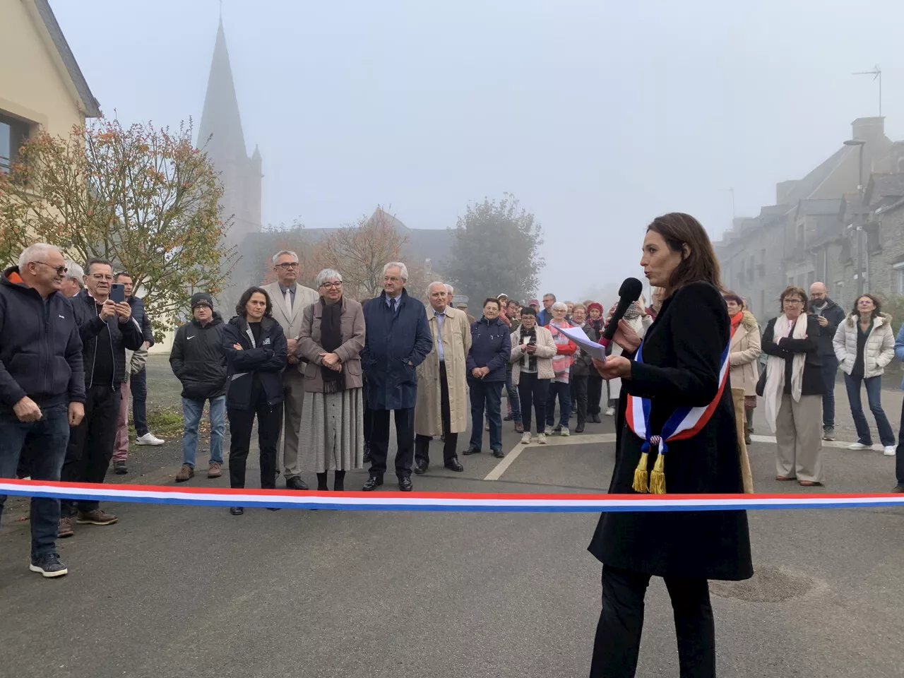 Saint-Abraham. Déambulation au rythme du ruban bleu blanc rouge, pour quatre inaugurations