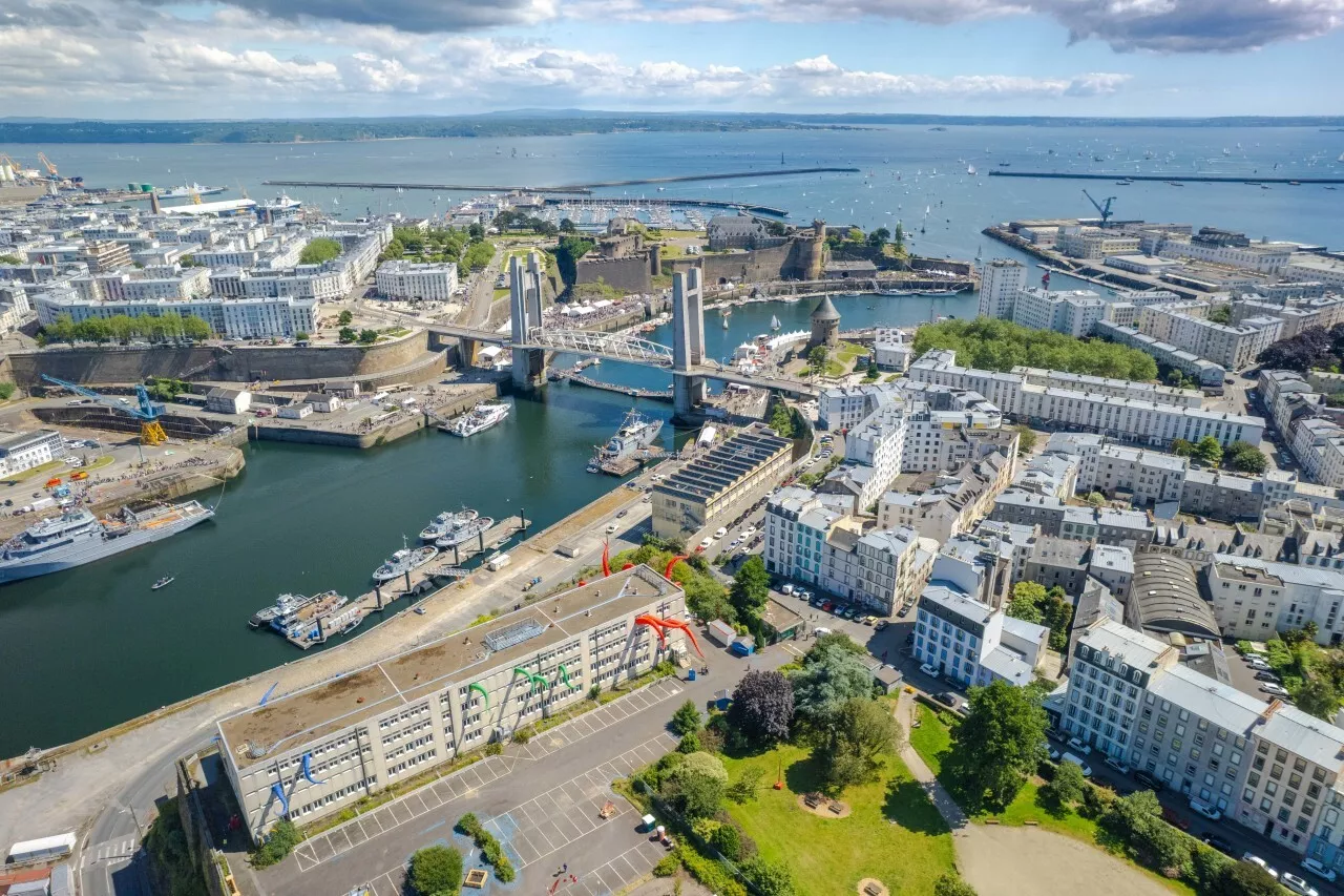 Un grand parc arboré bientôt accessible à tous en face des ateliers des Capucins à Brest