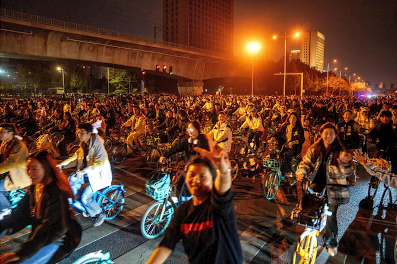 Cina, pedalata notturna degli studenti stroncata dalle autorità