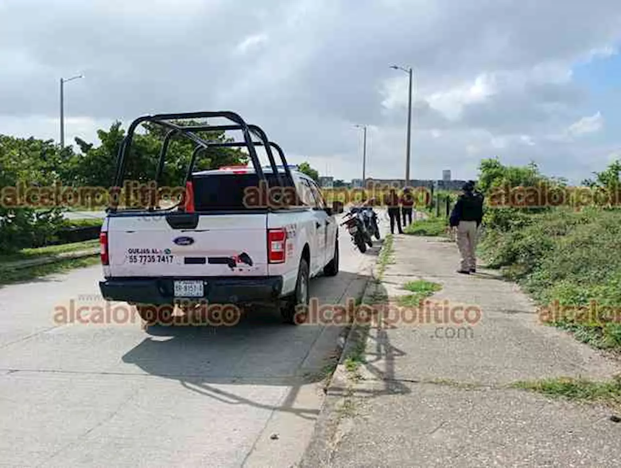 A plena luz del día roban con violencia camioneta a mujer, en Coatzacoalcos