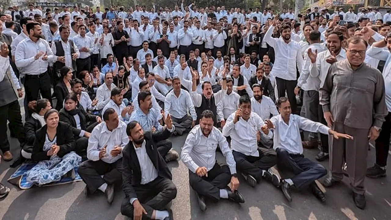 Ghaziabad Lawyers Strike: वकीलों की हड़ताल जारी... आज से बैनामे होंगे लेकिन, वकील न्यायिक कार्य नहीं करेंगे