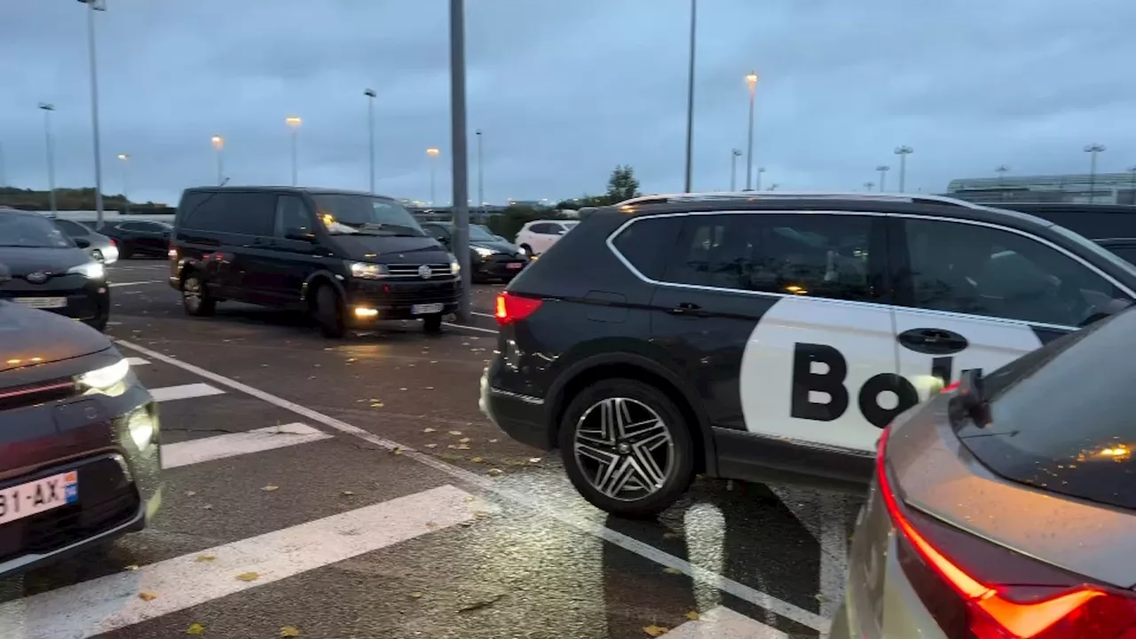 Île-de-France: opération escargot des chauffeurs VTC contre la hausse de la commission des plateformes