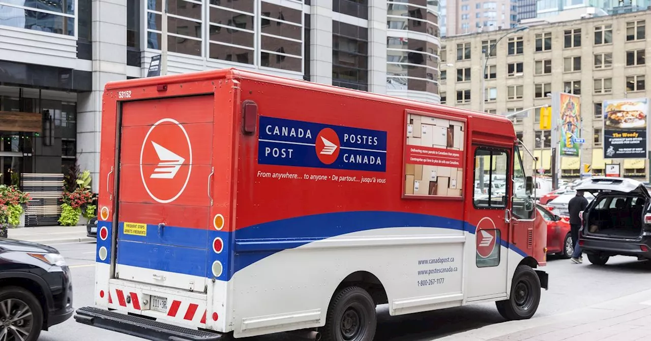 Canada Post workers issue strike notice ahead of busy holiday season