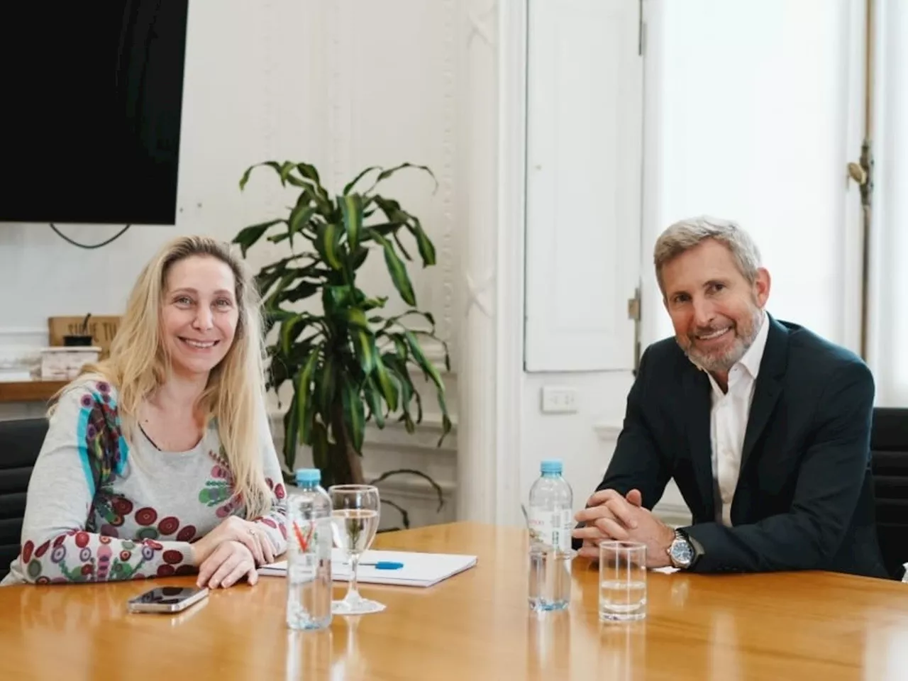 Rogelio Frigerio va a la Corte contra Milei por una deuda con la represa Salto Grande