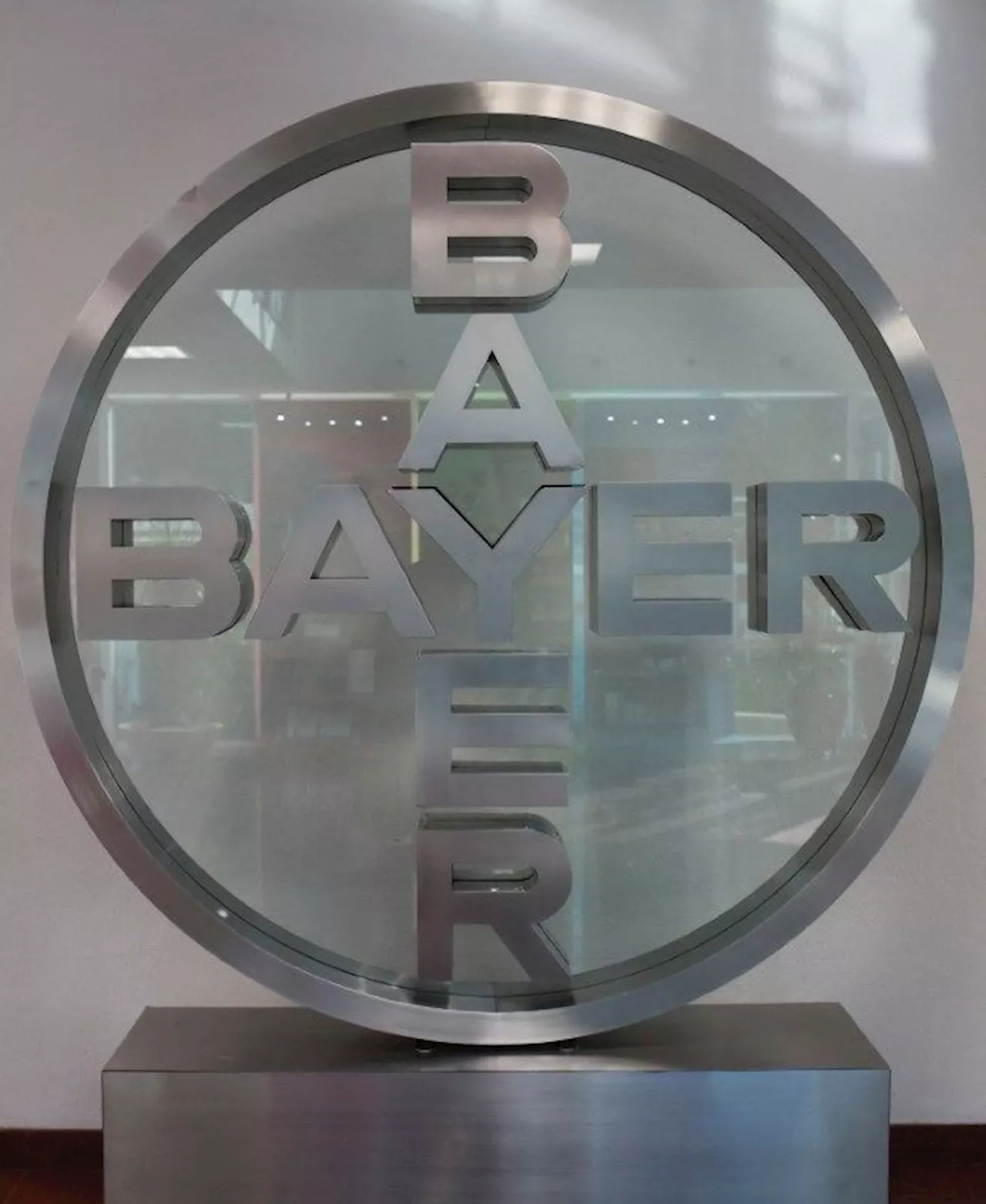 Ações da Bayer caem ao nível mais baixo em 20 anos com previsão de queda nos lucros em 2025