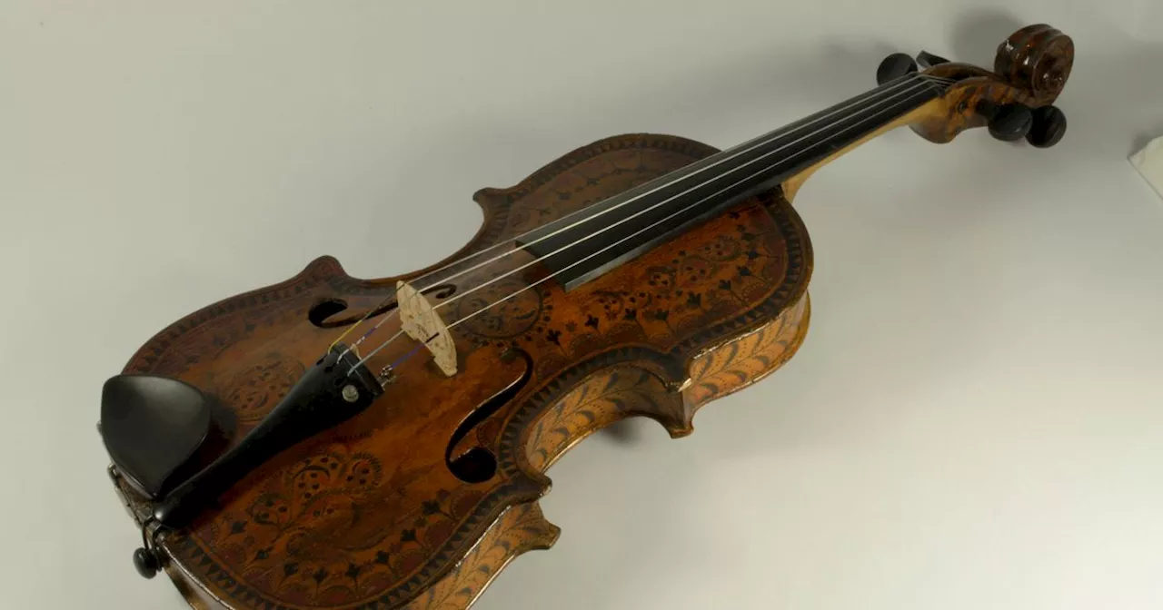 Fiddle used by Robert Burns to be played on stage in Glasgow this December
