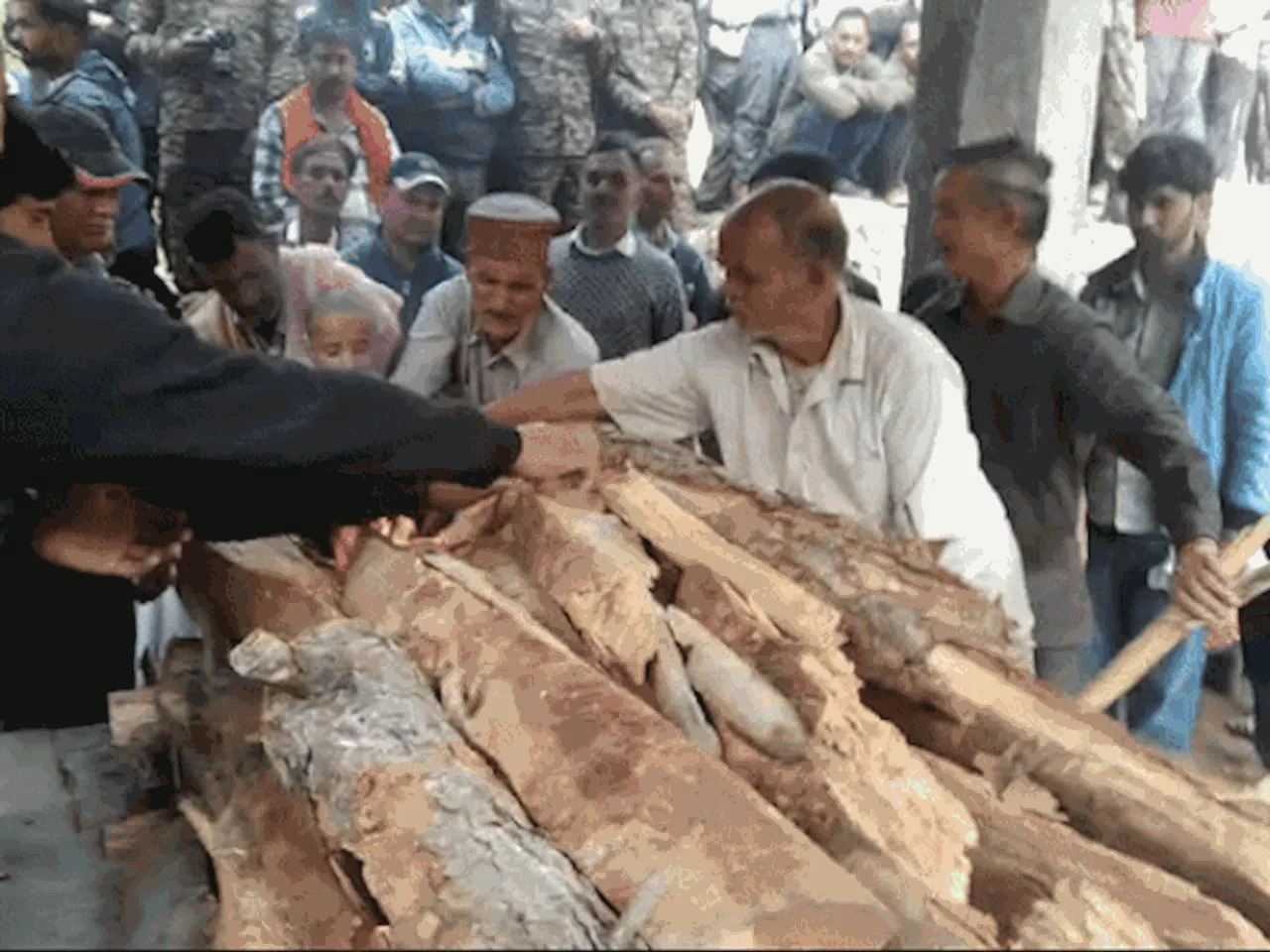 हिमाचल के शहीद नायब सूबेदार पंचतत्व में विलीन: 9 वर्षीय बेटे ने मुखाग्नि दी; शव से लिपटकर रोई पत्नी, राजकीय...