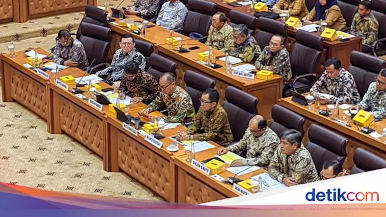 DPR Cecar Menperin soal Nasib 10 Ribu Karyawan Sritex yang Diputus Pailit