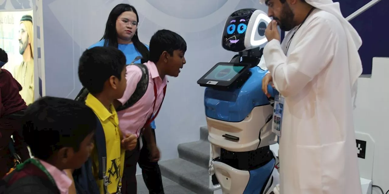 Ciudadanos del futuro abarrotan la Feria del Libro en Sharjah