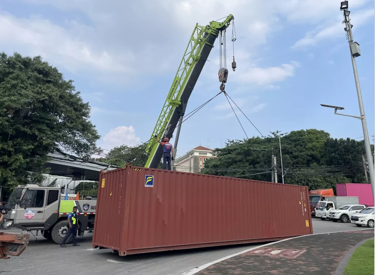 Container van falls on its side along Manila's Anda Circle , causes heavy traffic