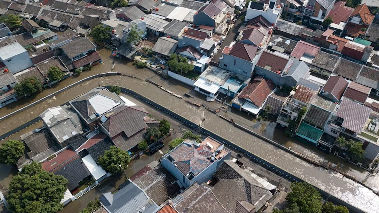 Tak Kunjung Surut, Warga Tangerang Selatan Masih Dikepung Banjir