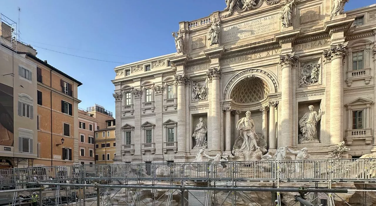 Fontana di Trevi, la piscina d’oro: in un fine settimana raccolti oltre 5 mila euro