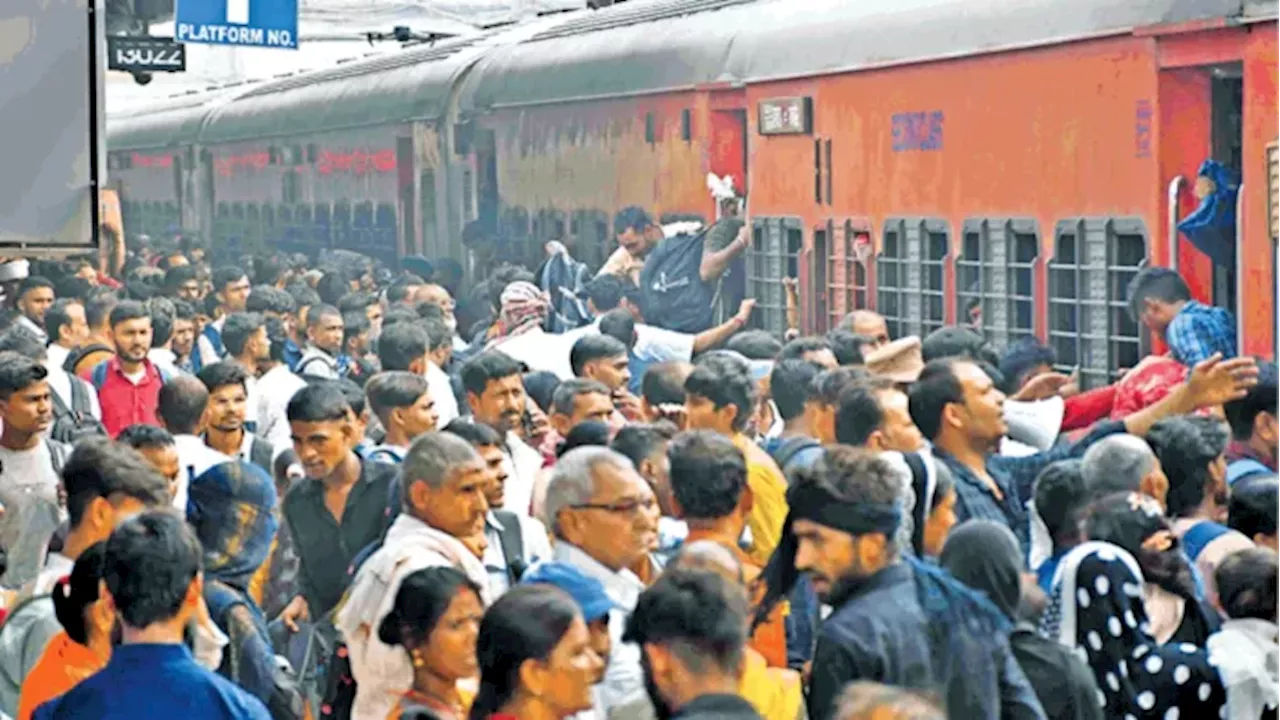 Train Tickets: दलाल से तत्काल, आम आदमी 'अनरीचेबल'; छठ के बाद ट्रेनों में सीटों के लिए मारामारी