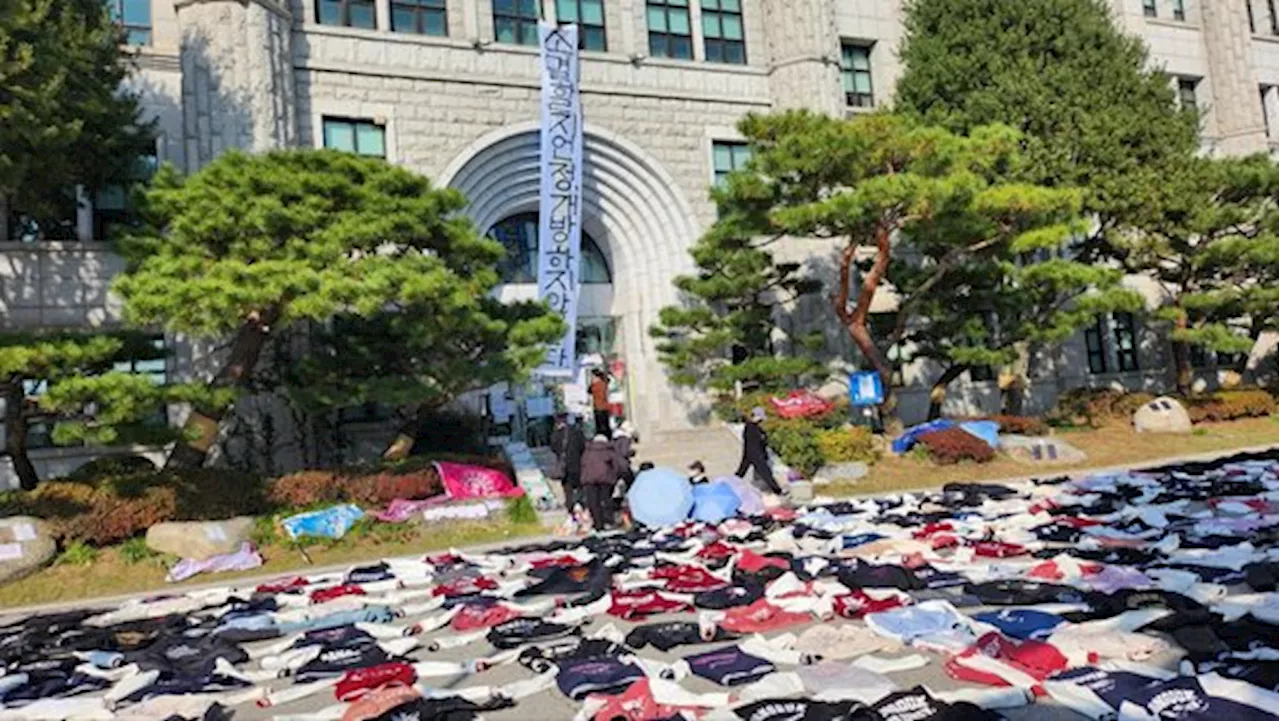 '차라리 폐교하라' 과잠 시위…동덕여대 '남녀공학 전환' 반발