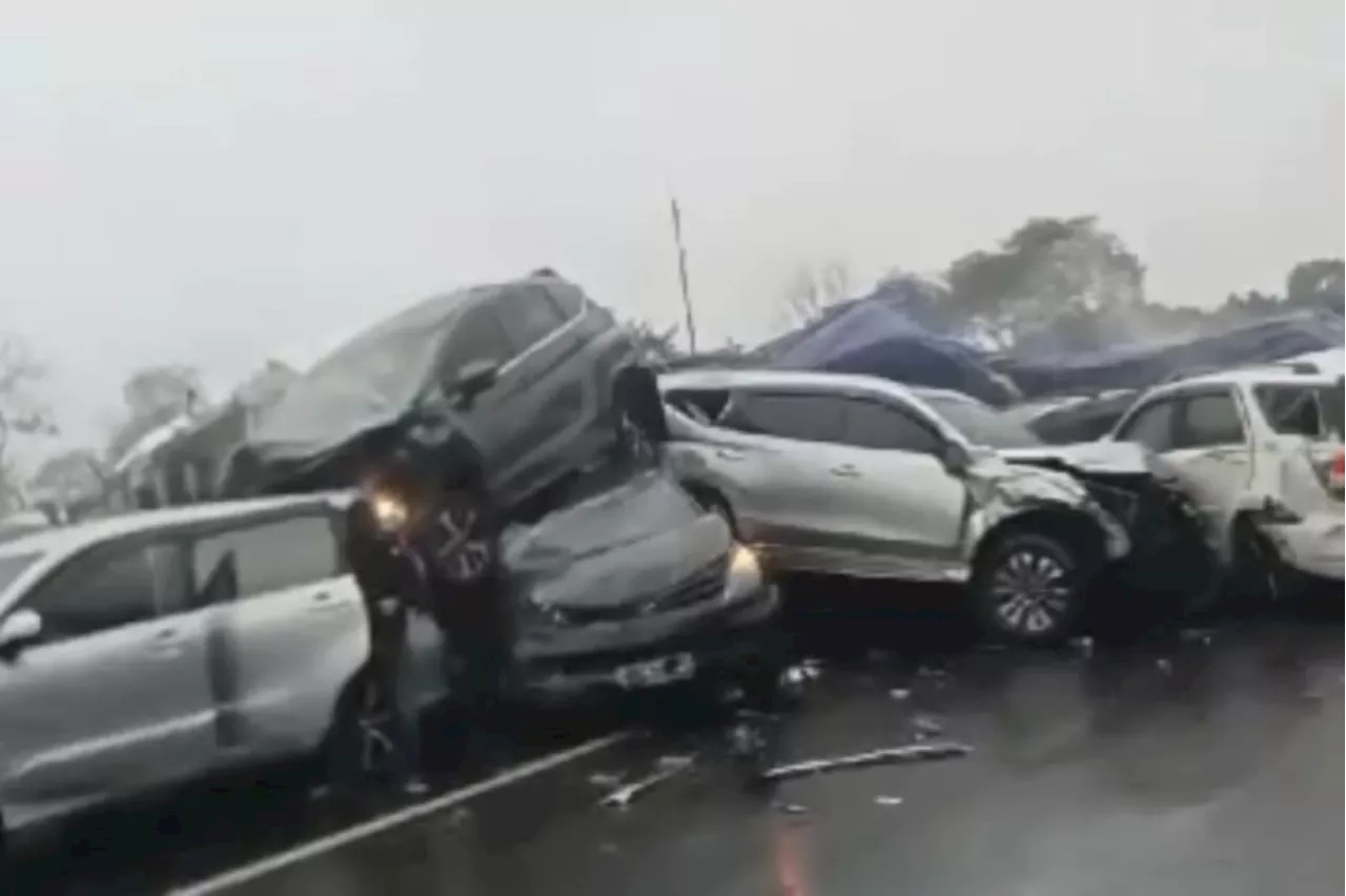 Polisi Gelar Olah TKP Kecelakaan Beruntun Tol Cipularang KM 92