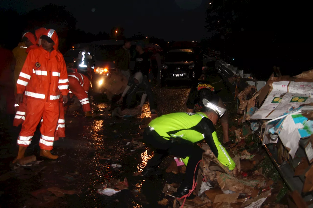 Polisi Kaji Hasil Olah TKP Kecelakaan Beruntun di Tol Cipularang