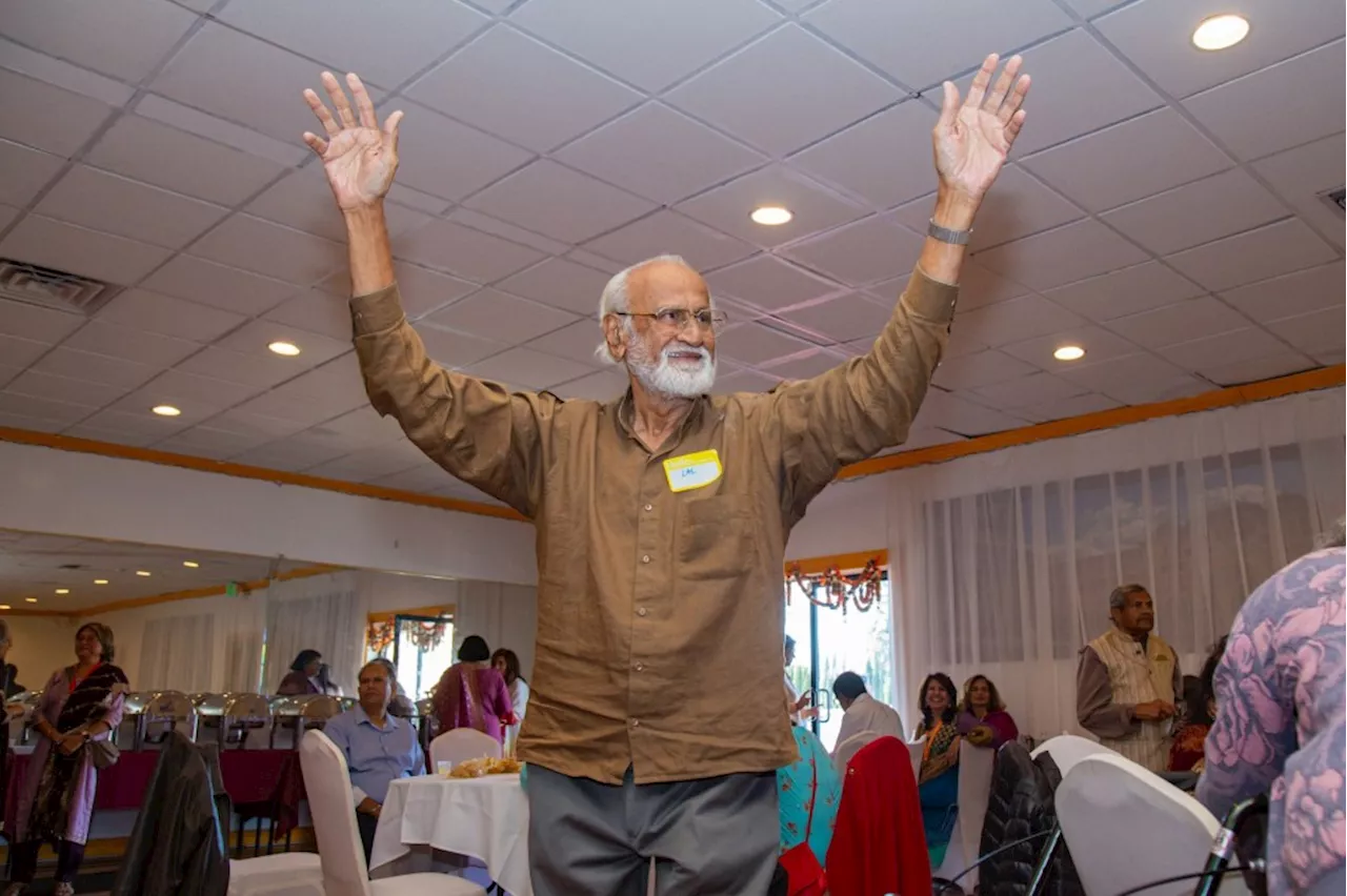 San Fernando Valley residents from India celebrate Diwali holiday in Chatsworth