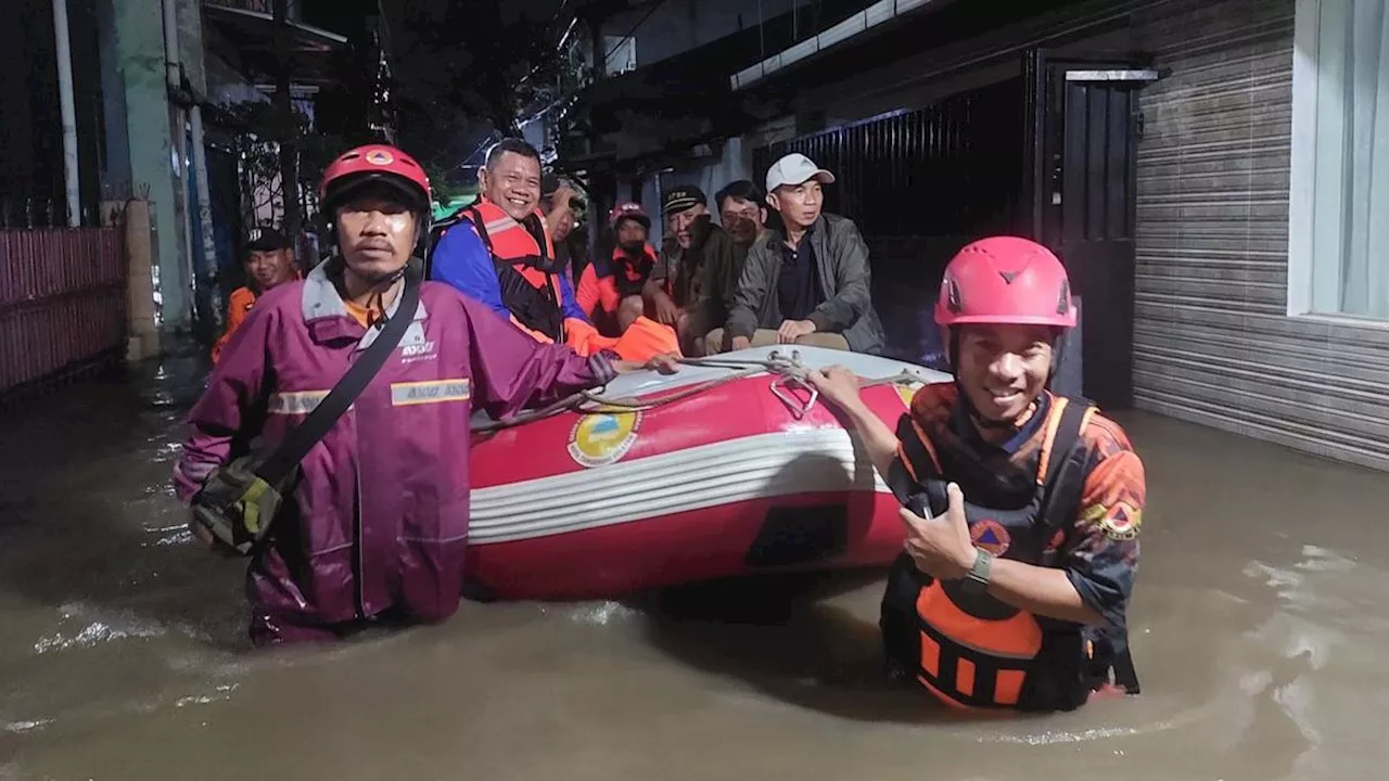 Curah Hujan Tinggi, BPBD Tangsel Terus Berusaha Keras Bantu Masyarakat yang Terdampak Banjir