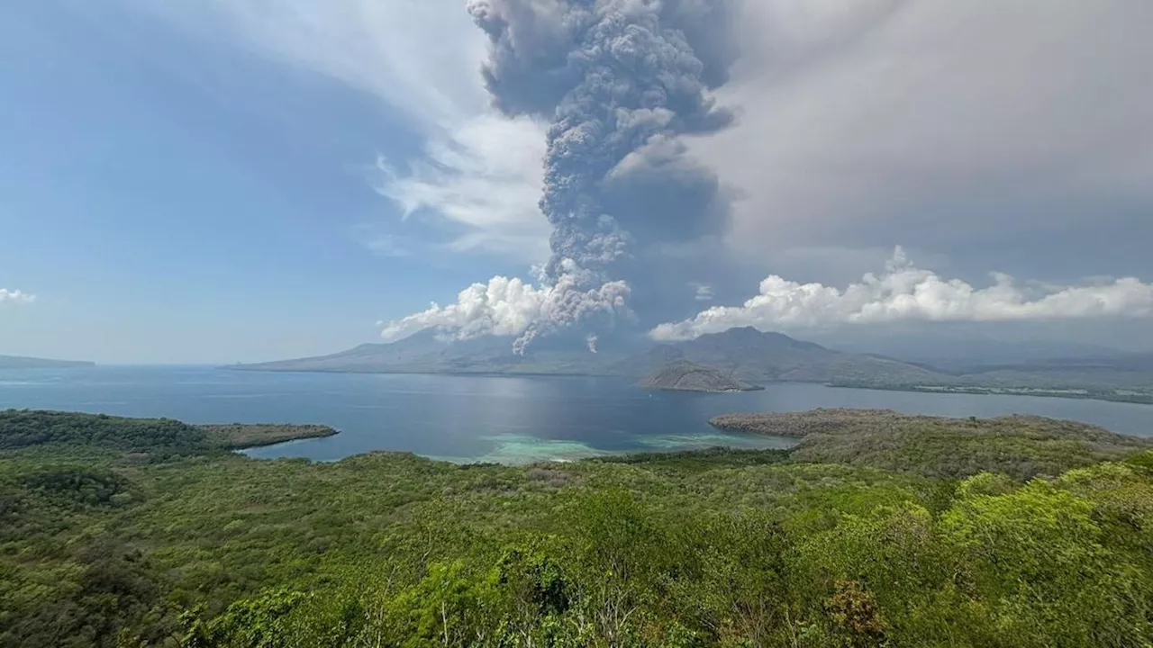 Gunung Lewotobi Laki-Laki Erupsi, Crisis Center untuk Wisatawan Dibuka di Labuan Bajo