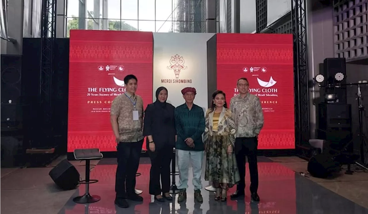 Pameran The Flying Cloth 25 Tahun Perjalanan Karier Merdi Sihombing