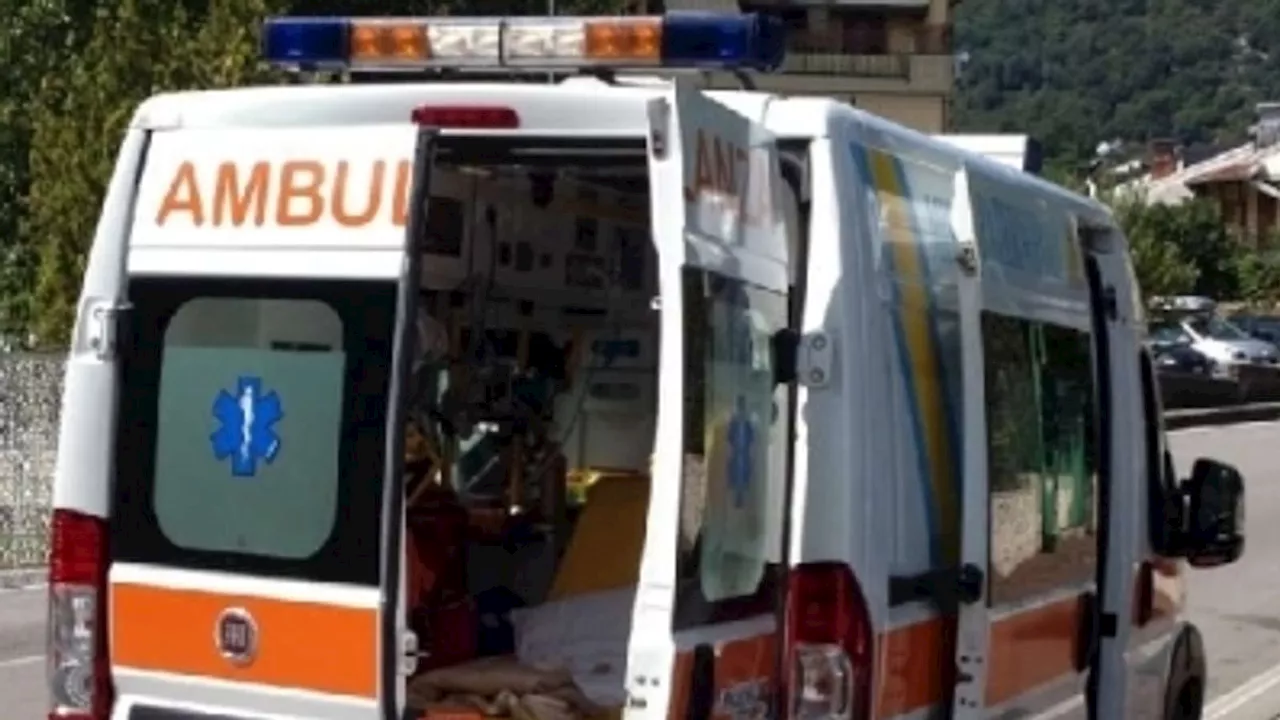 Incidenti sul lavoro, investito da carrello elevatore: morto operaio a Lucca