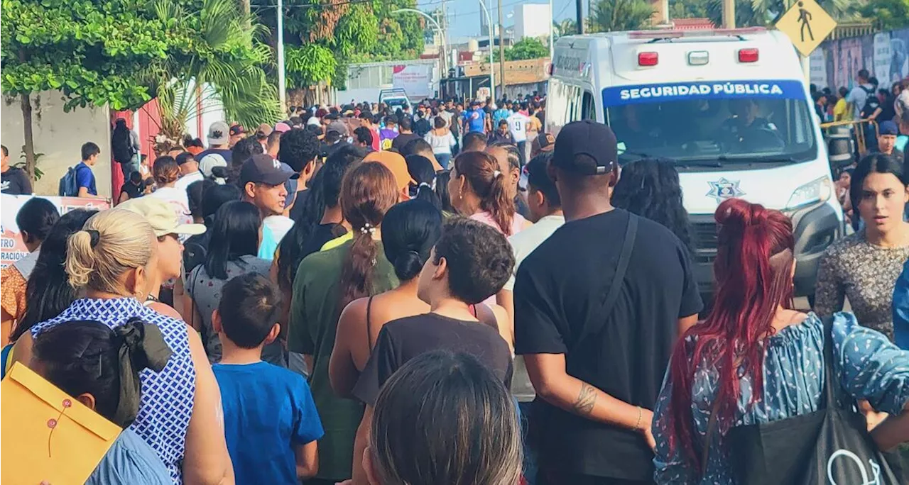 Migrantes abarrotan, por segundo día, las oficinas de la Comar en Tapachula, Chiapas