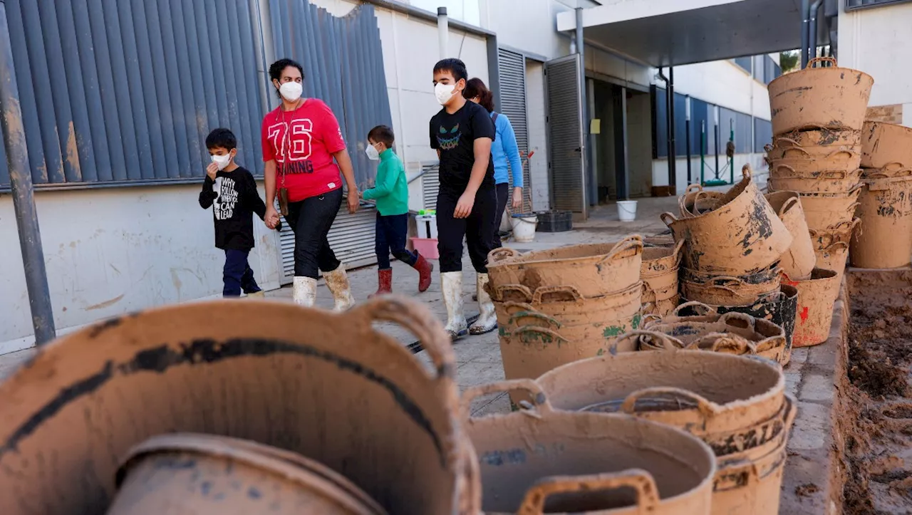 Reintegración escolar en Valencia: 47 colegios reabren tras inundaciones por la DANA