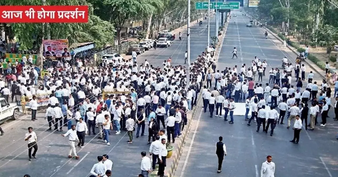 जिला जज के निलंबन की मांग, गाजियाबाद में वकीलों का धरना-प्रदर्शन जारी, हापुड़ रोड पर लगाया जाम