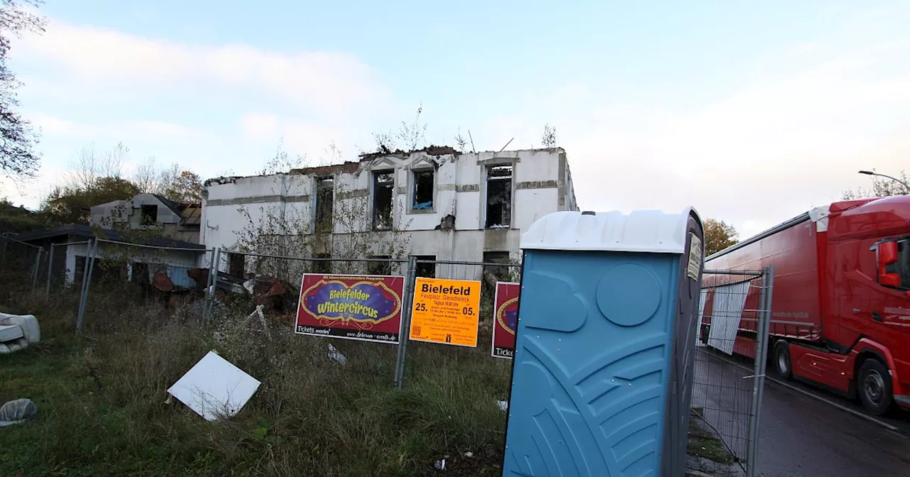 Die Bordellruine an der B239 im Kreis Herford wird abgerissen