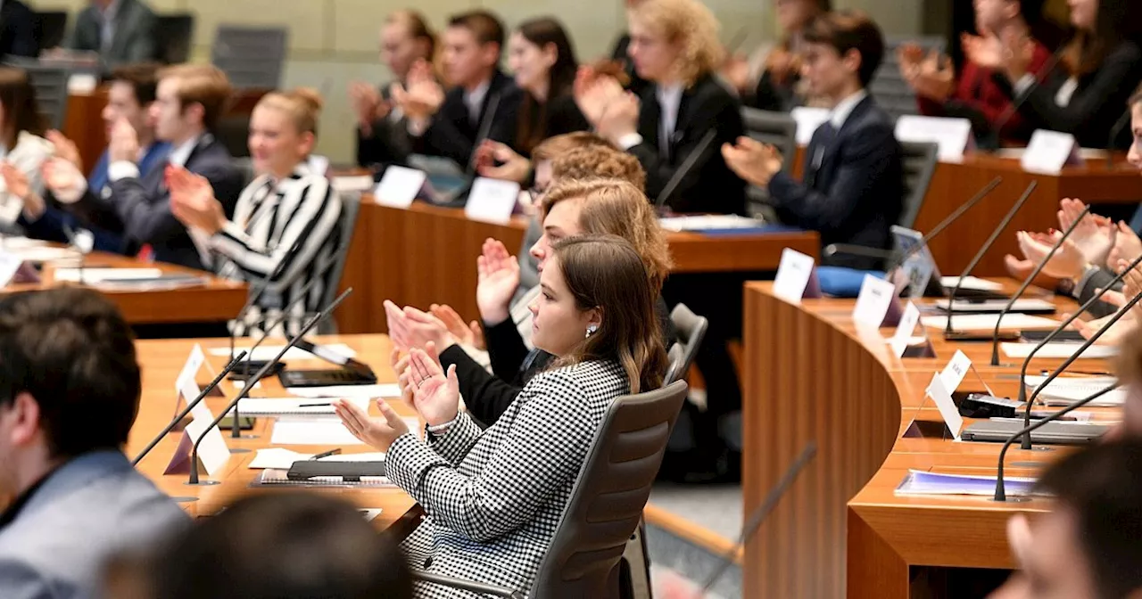 Wie junge Menschen in NRW auf den „Stresstest der Demokratie“ reagieren