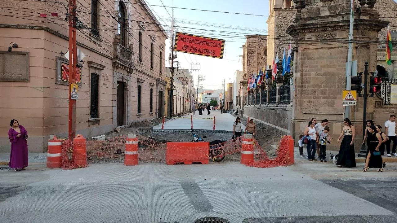 A casi dos meses del socavón en Irapuato, calle Ignacio Manuel Altamirano sigue cerrada