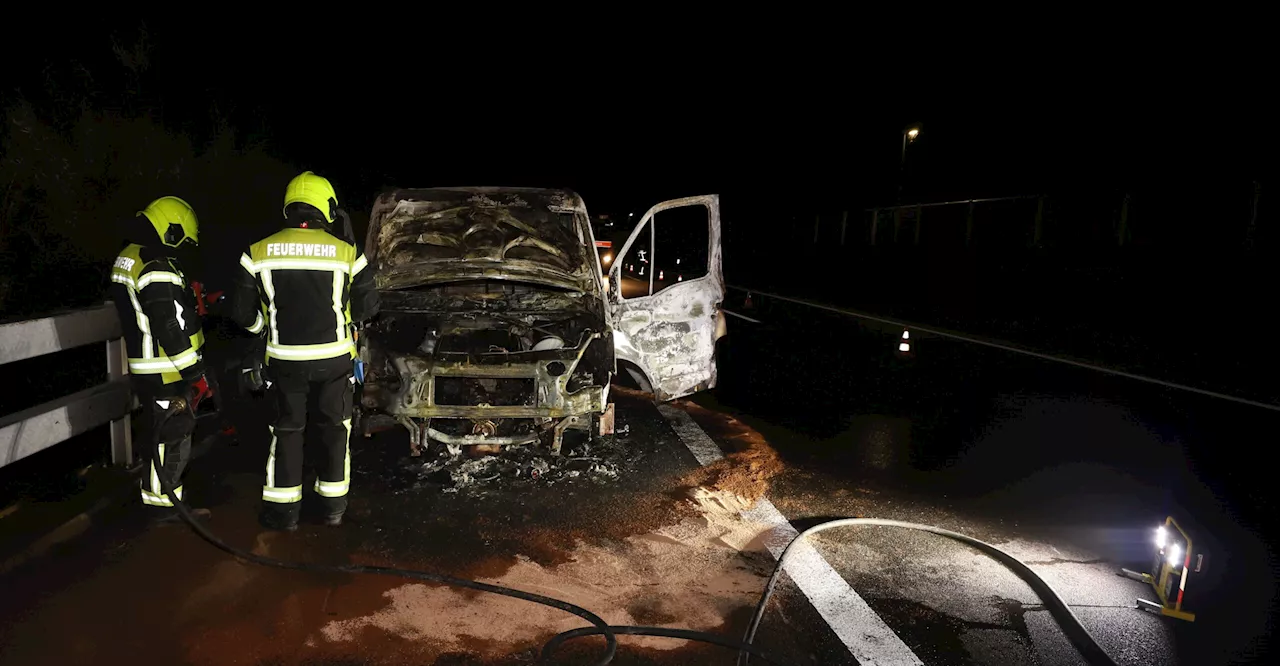 Autobahn A3 bei Obstalden GL: Lieferwagen in Brand geraten