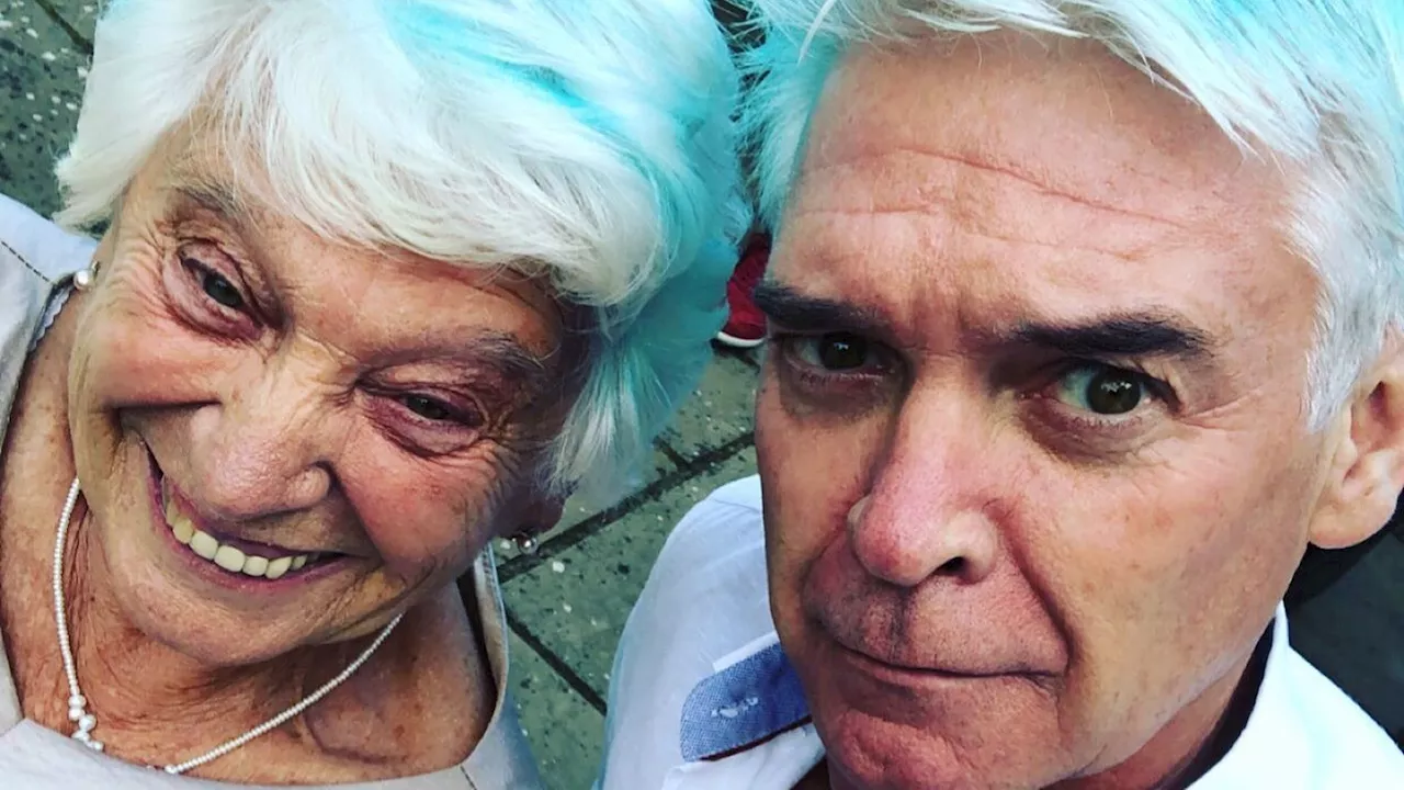 Phillip Schofield verstreut Mamas Asche bei Sonnenuntergang