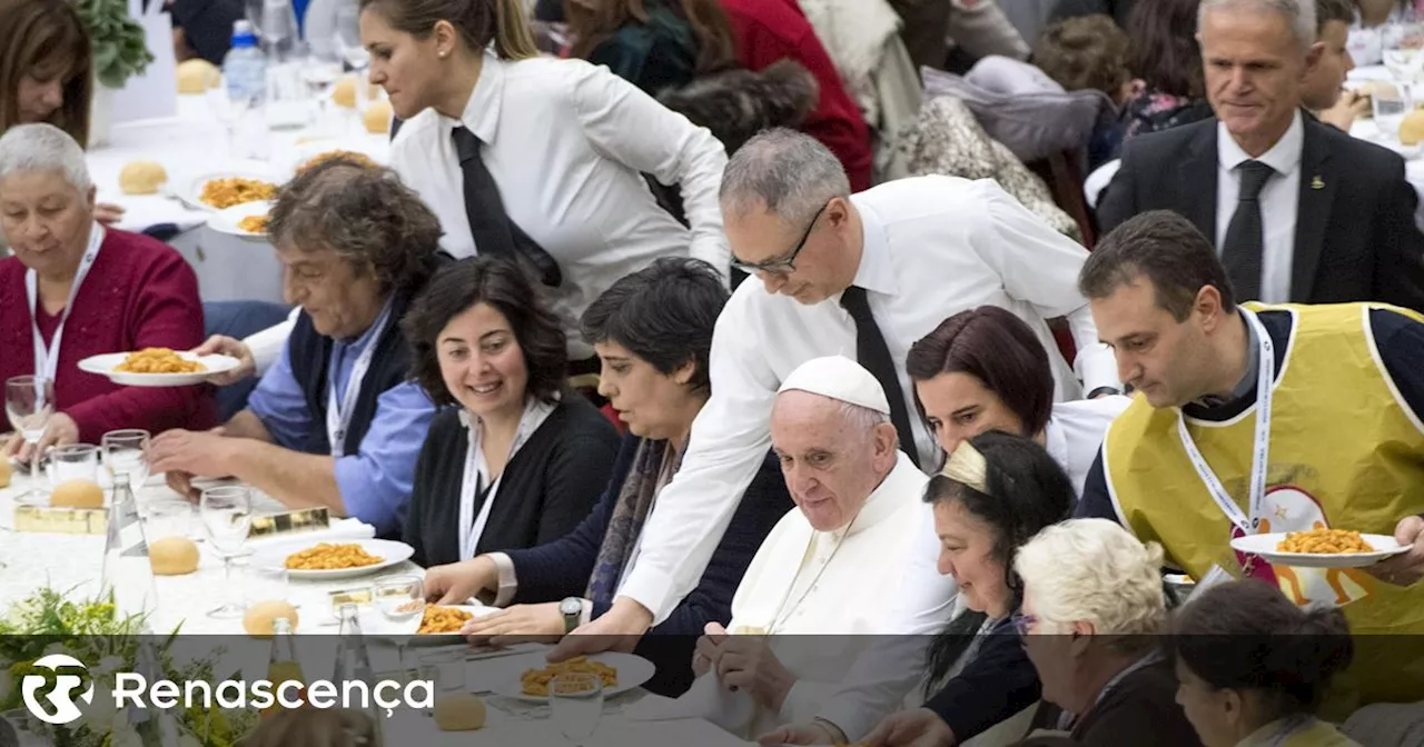 Papa Francisco almoça com 1300 pobres no Vaticano