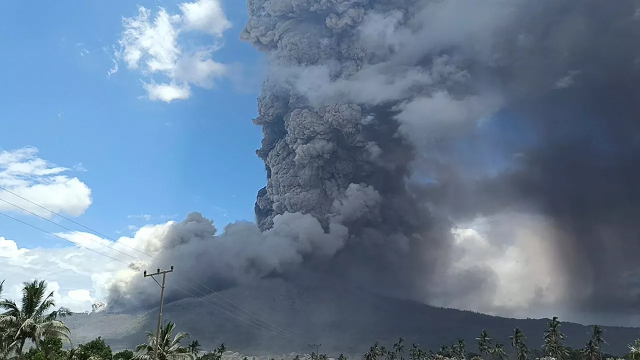 Warning to travellers as one airline cancels flights to and from Bali over volcano eruption