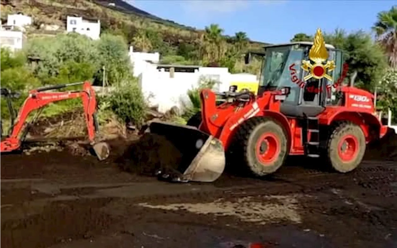 Stromboli e Ginostra, nuovo fiume di detriti dopo le piogge: 'Rischio per popolazione'