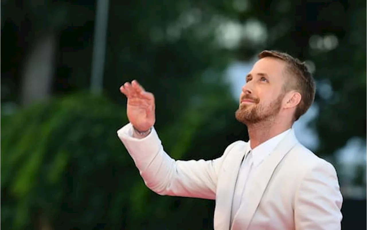 Tanti auguri a Ryan Gosling, 44 anni di fascino e talento. FOTO