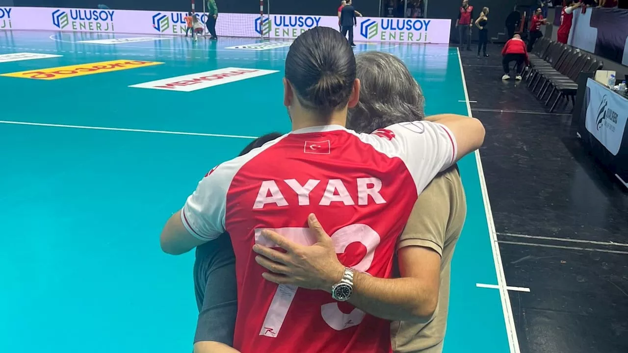 Rührendes Foto: Handballer-Eltern sehen erstes Länderspiel am Hochzeitstag