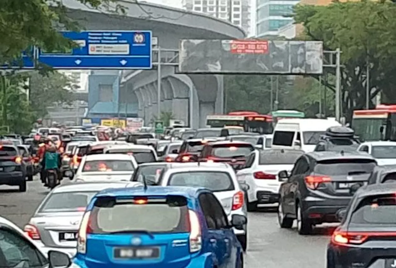 Kota Damansara flash floods bring traffic to 30-minute standstill