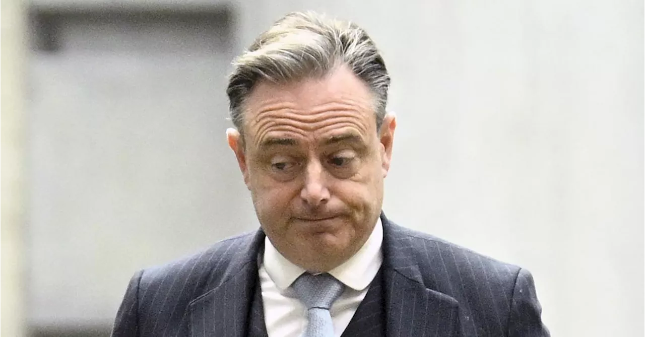 Formation fédérale : Bart De Wever entend d’abord « rechercher une majorité stable »