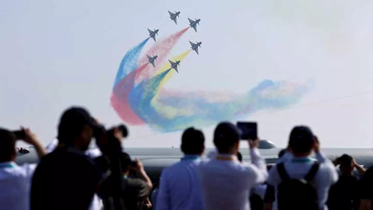 Atraksi Angkatan Udara Cina Meriahkan Airshow China