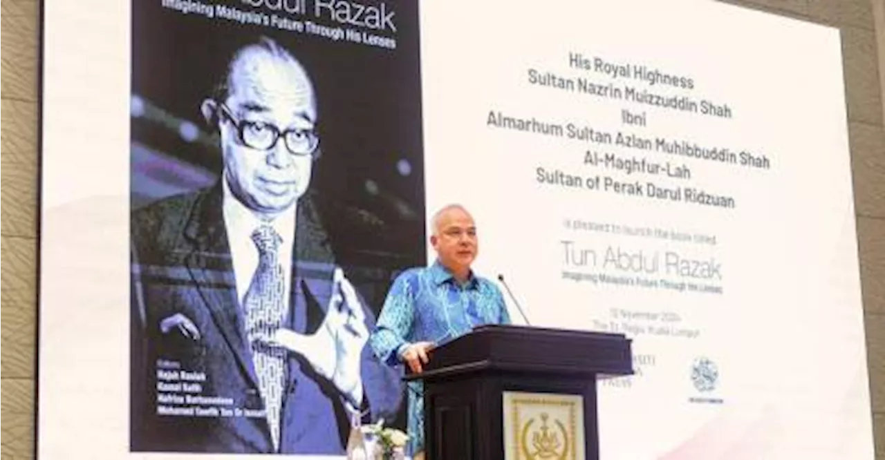 Sultan Nazrin lancar buku Tun Abdul Razak mengenai visi untuk Malaysia