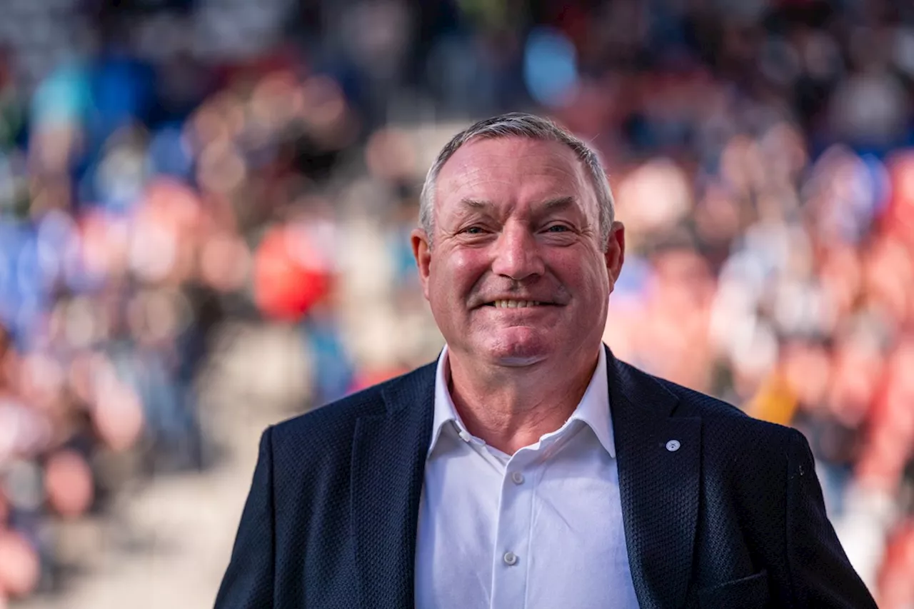 Verrassing op supportersavond: Ron Jans verlengt bij FC Utrecht