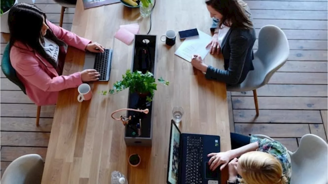 Coworking Space vs. Home Office: Bandingkan Fitur, Biaya, dan Manfaat Idealnya