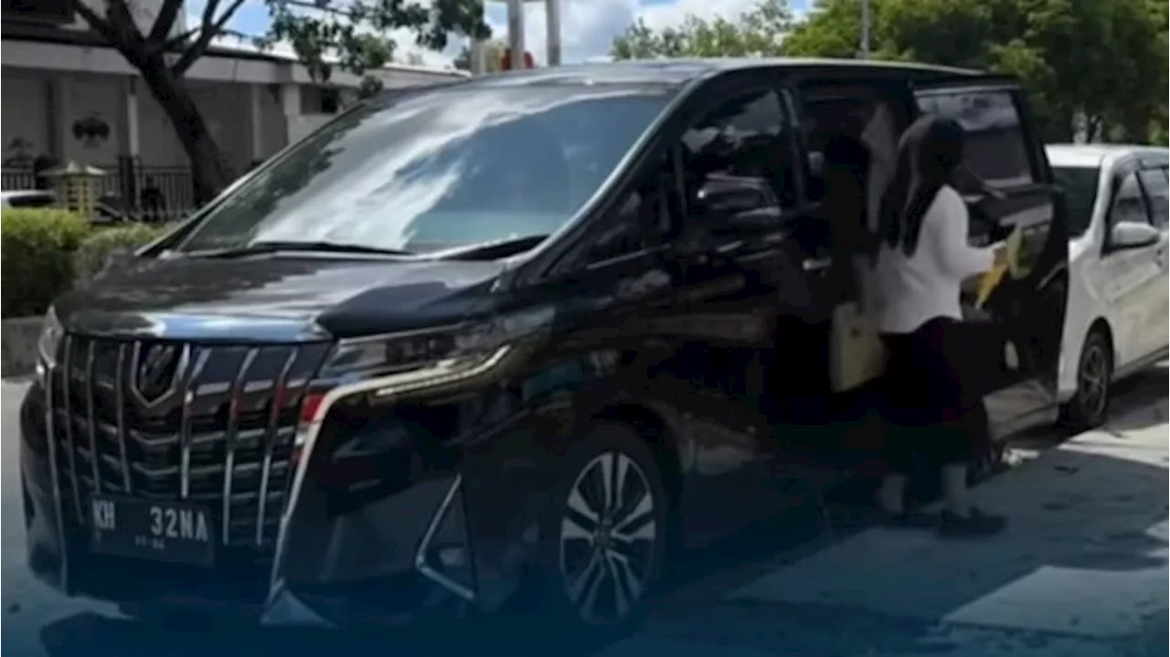 Viral Wanita Peserta Tes CPNS Naik Toyota Alphard dengan Pelat Nomor Khusus