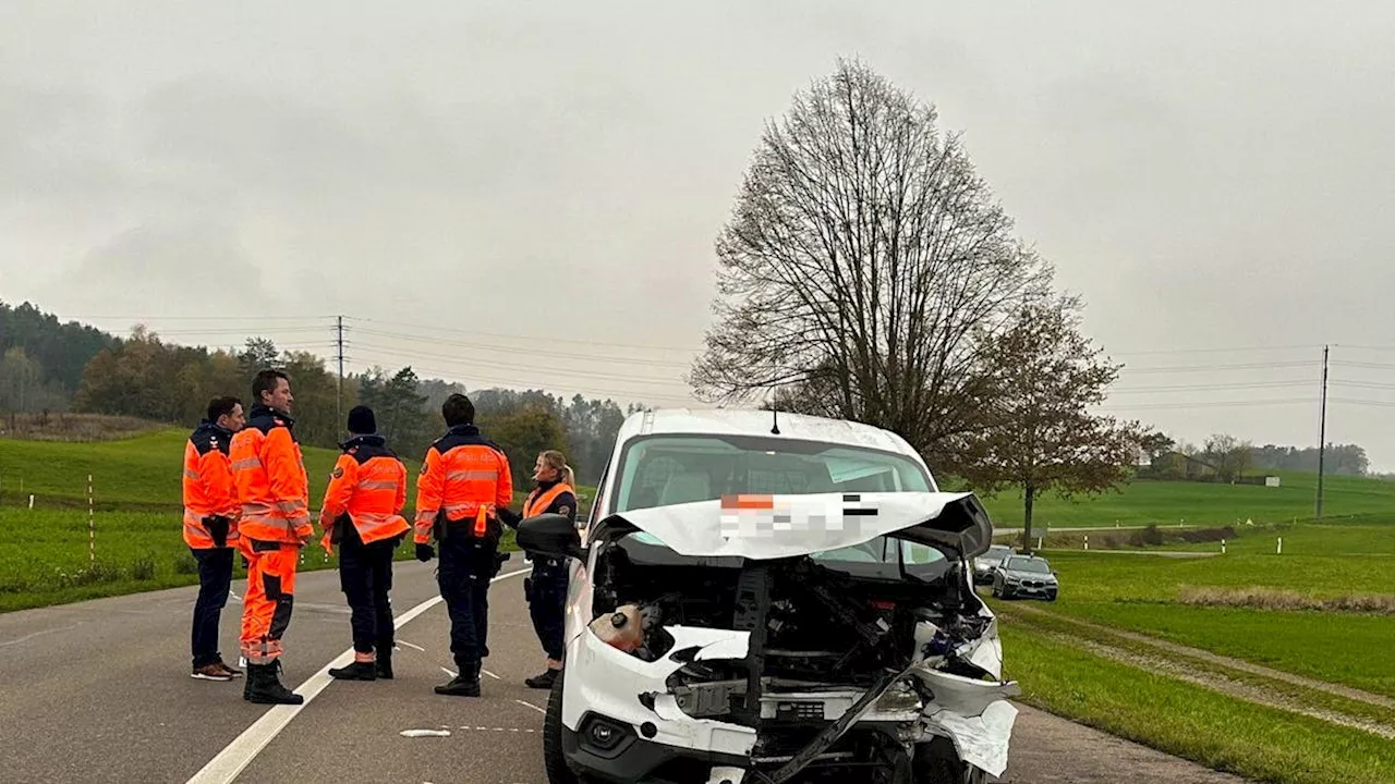 Unfall in Humlikon: Zwei Verletzte nach Kollision