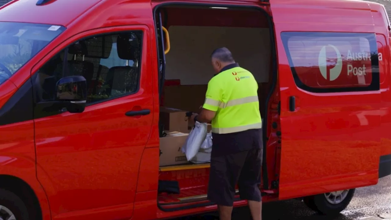 Australia Post to introduce weekend deliveries in lead-up to Christmas period