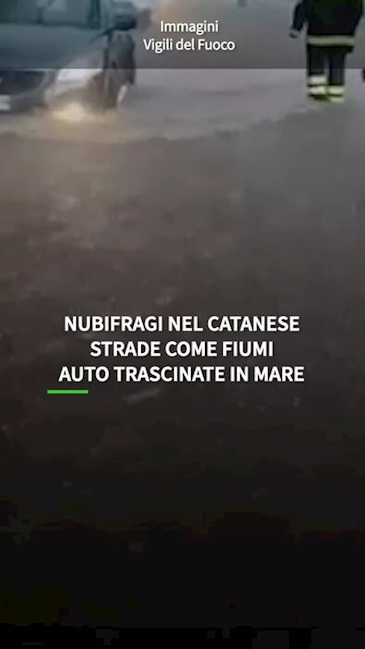 Nubifragio nel catanese: strade come fiumi, auto trascinate in mare